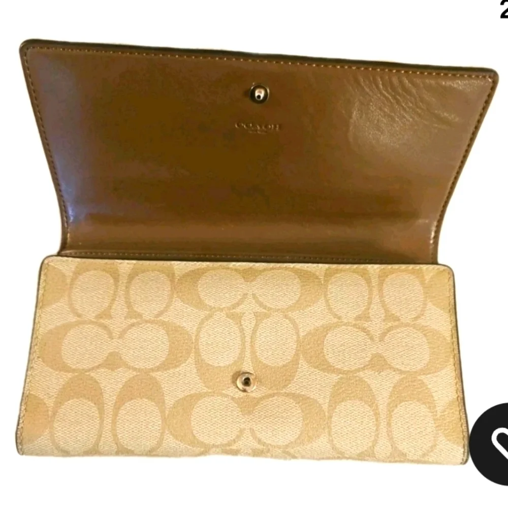 Coach Signature Leather Trifold ID Wallet Clutch Khaki/Light Pink Style#B2246